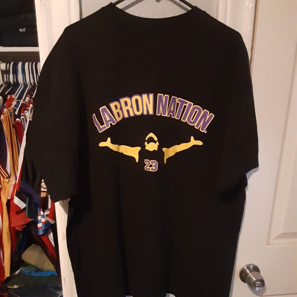 Lebron Nation tshirt 2xl